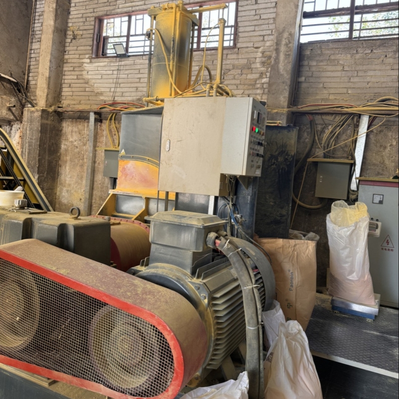 เครื่องผสมผสานภายใน 4KW Flip Motor สําหรับ XPE IXPE PE Foam Production CE